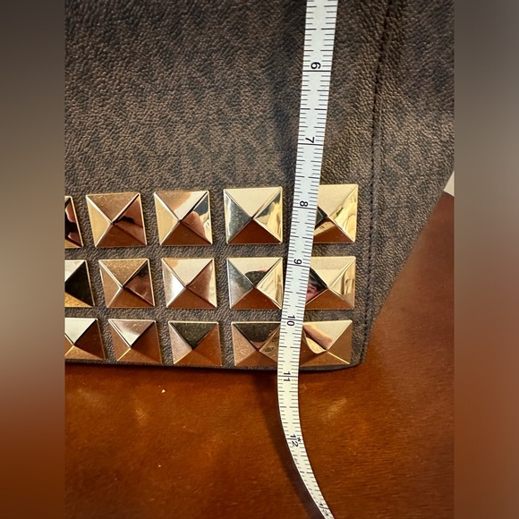 Michael Kors Sinclair Large Studded Tote - Picture 6 of 7